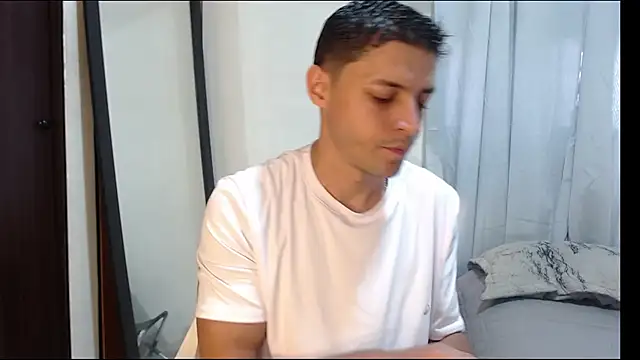 Snapshot of Frank_Millers chatting on 03-11-26, 06:25 Frank Millers online show from 03-11-26, 06:25