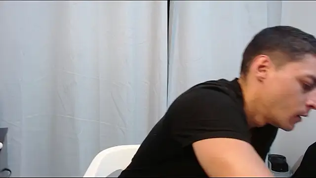 Snapshot of Frank_Millers chatting on 06-12-26, 04:33 Frank Millers online show from 06-12-26, 04:33