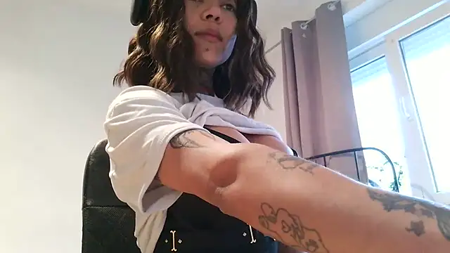 serena  vedette online show from 04-28-26, 06:24