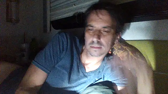 Snapshot of OnYourMarkGetSetGo chatting on 10-15-25, 02:44 OnYourMarkGetSetGo online show from 10-15-25, 02:44