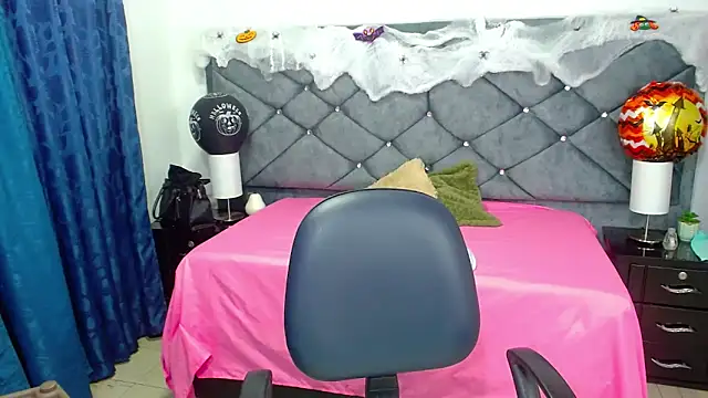 Snapshot of victoria_adams07 chatting on 10-23-25, 08:07 victoria adams07 online show from 10-23-25, 08:07