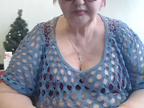 Snapshot of DeniseeRosea chatting on 02-17-25, 12:05 DeniseeRosea online show from 02-17-25, 12:05