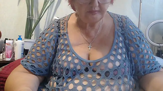 Snapshot of DeniseeRosea chatting on 09-22-25, 09:33 DeniseeRosea online show from 09-22-25, 09:33