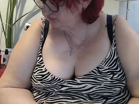 Snapshot of DeniseeRosea chatting on 05-14-26, 04:25 DeniseeRosea online show from 05-14-26, 04:25