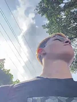 Snapshot of izan_20 chatting on 03-17-25, 02:34 izan 20 online show from 03-17-25, 02:34