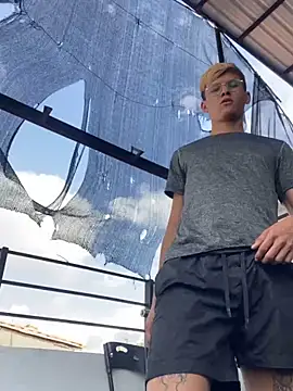 Snapshot of izan_20 chatting on 03-19-25, 02:46 izan 20 online show from 03-19-25, 02:46