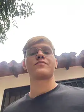 Snapshot of izan_20 chatting on 03-20-25, 09:35 izan 20 online show from 03-20-25, 09:35