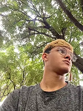 Snapshot of izan_20 chatting on 03-21-25, 03:57 izan 20 online show from 03-21-25, 03:57