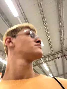 Snapshot of izan_20 chatting on 11-13-25, 11:14 izan 20 online show from 11-13-25, 11:14