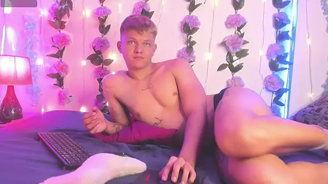 izan 20 online show from 04-17-26, 11:30