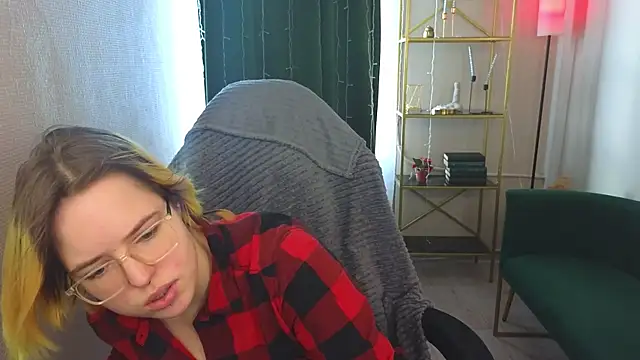 Manic pixie  online show from 01-26-25, 11:06