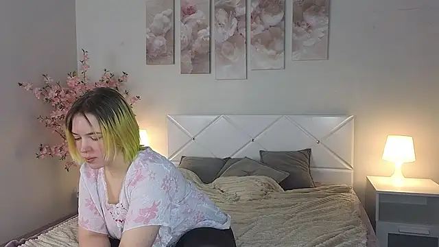 Manic pixie  online show from 02-05-25, 11:02