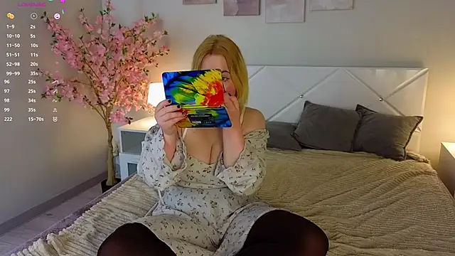 Manic pixie  online show from 02-20-25, 04:03