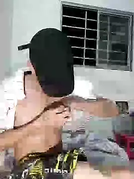 Snapshot of cris-topper chatting on 01-22-25, 08:29 cris-topper online show from 01-22-25, 08:29