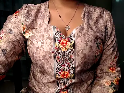 Snapshot of Saanviraa chatting on 01-08-26, 02:25 Saanviraa online show from 01-08-26, 02:25