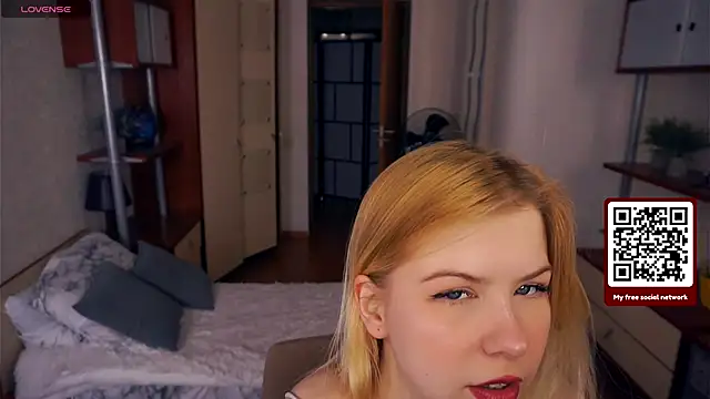 LynetHakes online show from 09-26-25, 04:05