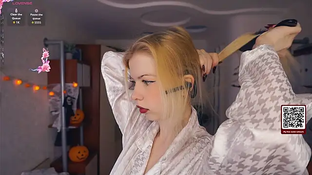 LynetHakes online show from 10-06-25, 04:10