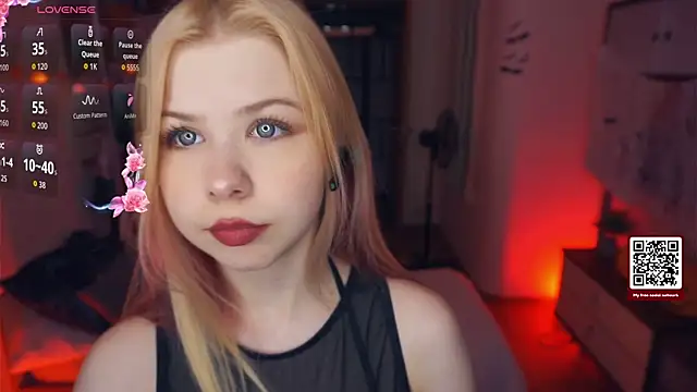 LynetHakes online show from 10-25-25, 04:20