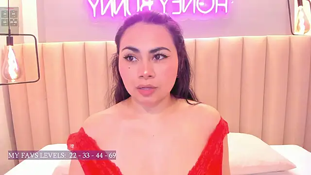 Snapshot of Naomymonroe_ chatting on 10-17-25, 09:50 Naomymonroe online show from 10-17-25, 09:50