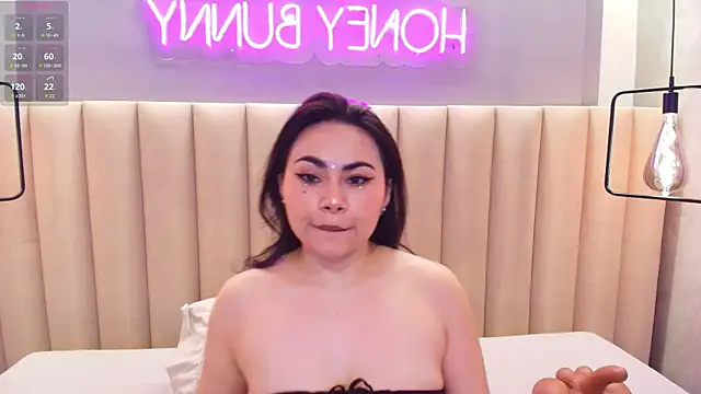 Snapshot of Naomymonroe_ chatting on 11-11-25, 07:25 Naomymonroe online show from 11-11-25, 07:25