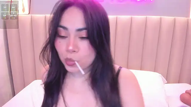 Snapshot of Naomymonroe_ chatting on 12-16-25, 09:42 Naomymonroe online show from 12-16-25, 09:42