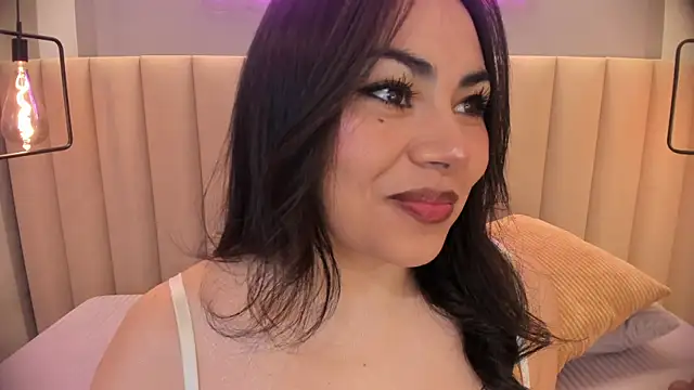 Snapshot of Naomymonroe_ chatting on 05-22-26, 10:32 Naomymonroe online show from 05-22-26, 10:32