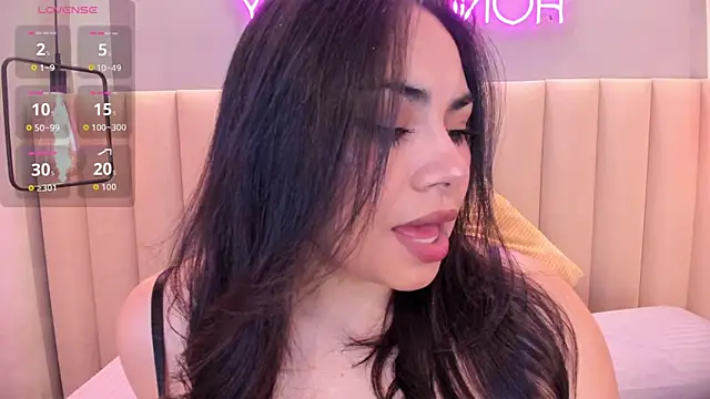 Snapshot of Naomymonroe_ chatting on 06-17-26, 10:39 Naomymonroe online show from 06-17-26, 10:39