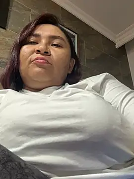 KarlaWild online show from 02-08-25, 05:40