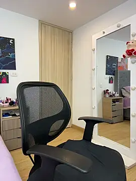 KarlaWild online show from 10-17-25, 03:10