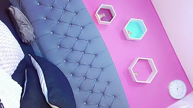 Angeles Busst online show from 01-31-25, 06:57