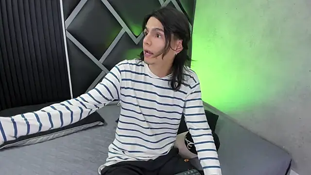 Snapshot of Martshall09 chatting on 10-28-25, 09:50 Martshall09 online show from 10-28-25, 09:50