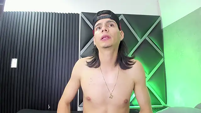 Snapshot of Martshall09 chatting on 10-29-25, 09:05 Martshall09 online show from 10-29-25, 09:05