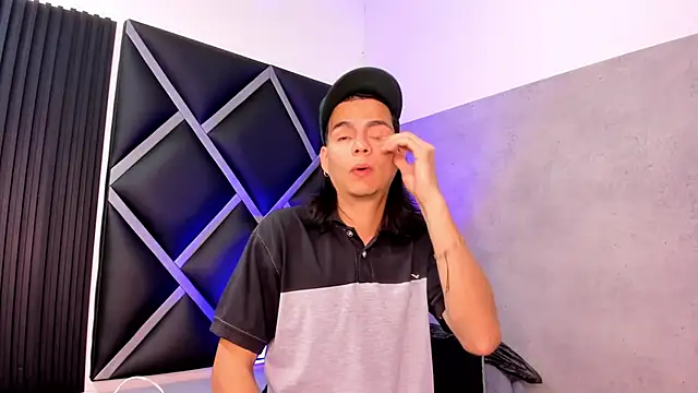 Snapshot of Martshall09 chatting on 11-05-25, 09:48 Martshall09 online show from 11-05-25, 09:48