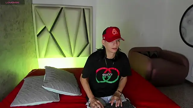 Snapshot of Martshall09 chatting on 03-04-26, 08:15 Martshall09 online show from 03-04-26, 08:15