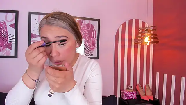 Lannajansen online show from 10-14-25, 06:20