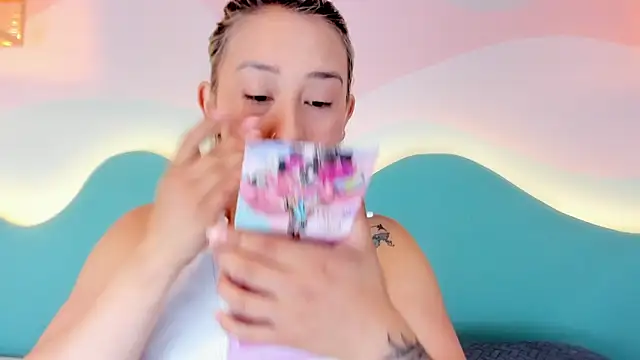 Lannajansen online show from 11-24-25, 01:11