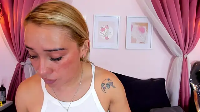 Lannajansen online show from 04-22-26, 01:56