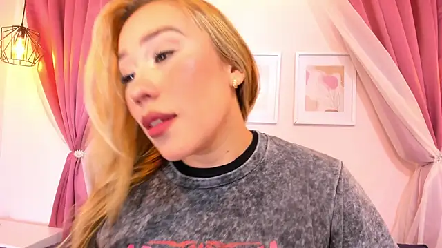 Lannajansen online show from 04-28-26, 01:16