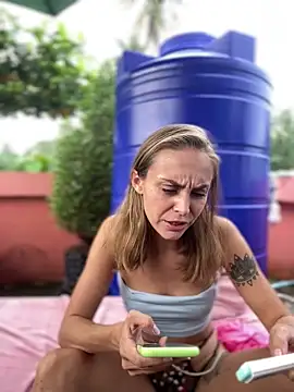 White Lu online show from 11-26-25, 02:12