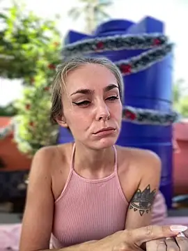 White Lu online show from 12-18-25, 02:39