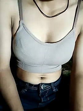 Snapshot of Khushi-Star chatting on 10-15-25, 04:51 Khushi-Star online show from 10-15-25, 04:51