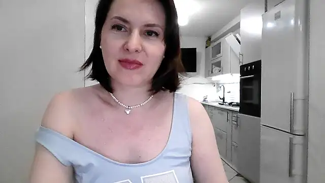 Victoria Glam online show from 11-28-25, 07:27