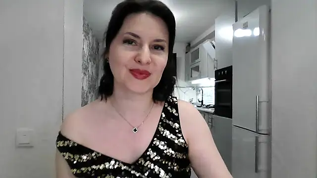 Victoria Glam online show from 12-18-25, 06:47