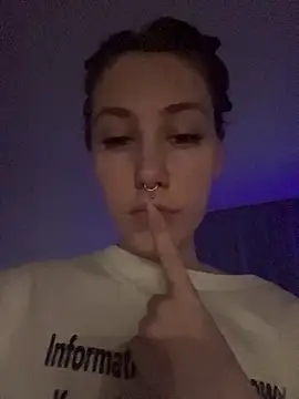 Molli Luv online show from 11-19-25, 01:05