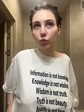 Molli Luv online show from 11-20-25, 01:06