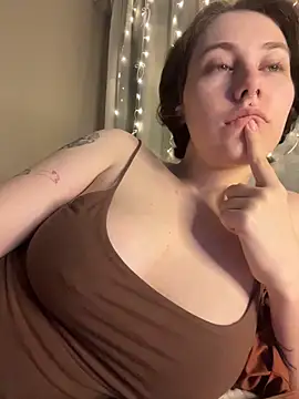 Snapshot of Molli_Luv chatting on 03-23-26, 01:31 Molli Luv online show from 03-23-26, 01:31