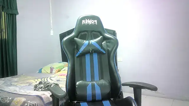 Snapshot of mariana0x chatting on 11-23-25, 06:19 mariana0x online show from 11-23-25, 06:19