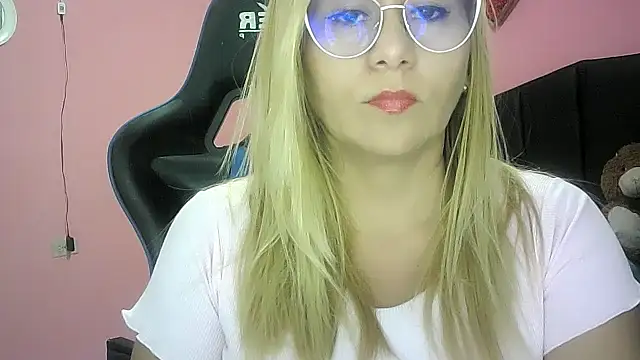 Snapshot of mariana0x chatting on 01-07-26, 08:11 mariana0x online show from 01-07-26, 08:11