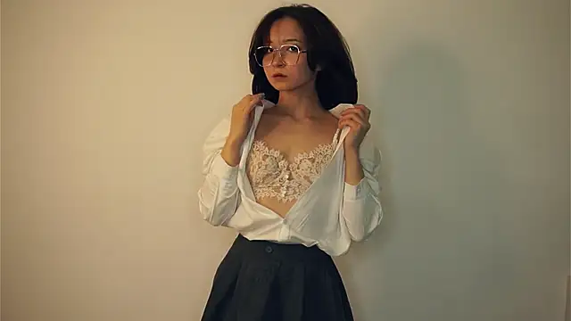 VeronaCritchlow online show from 02-17-25, 01:21