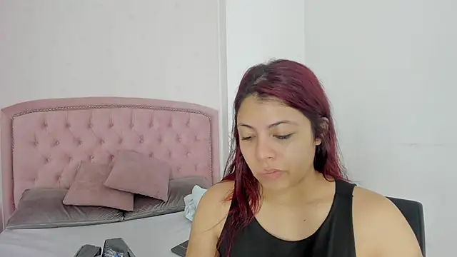 Snapshot of Kendall__Fox chatting on 10-07-25, 04:09 Kendall Fox online show from 10-07-25, 04:09